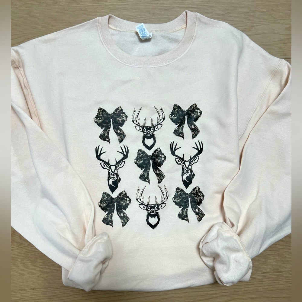 Deer & camo bows crewneck